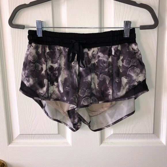Lululemon Hotty Hot Short Black Roses - Picture 3 of 11